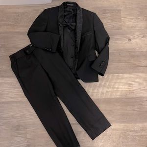 Boys 6 Black Suit/Tuexdo